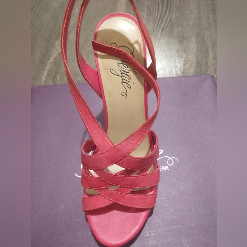 Women's size 9 fushia pink by Fergie